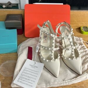 New Valentino Rockstud ankle strap pump with tonal studs 100 M